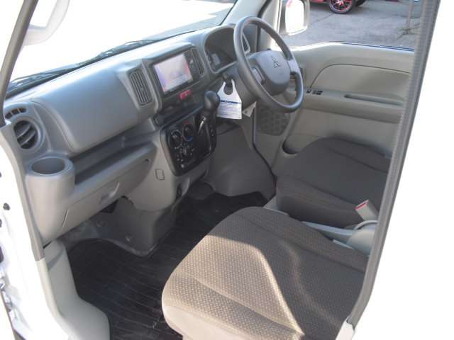 Mitsubishi Minicab Van 9