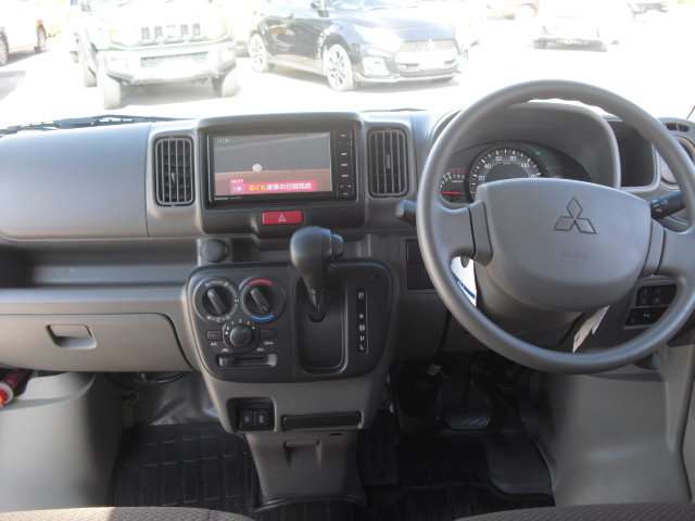 Mitsubishi Minicab Van 10