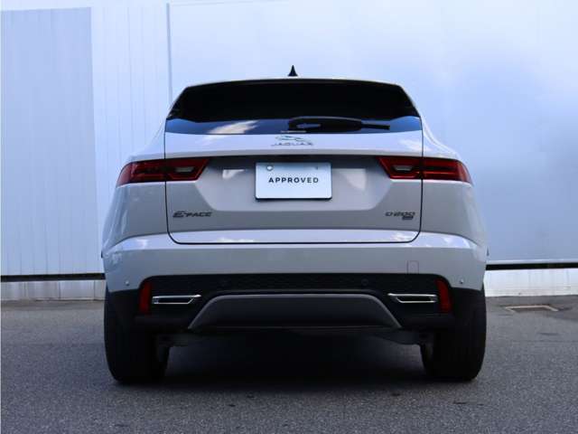Jaguar E-Pace 9