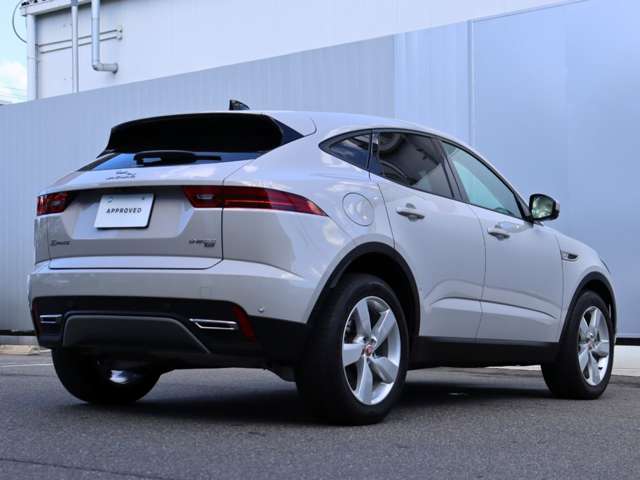 Jaguar E-Pace 10