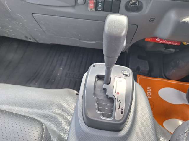 Isuzu Elf 10