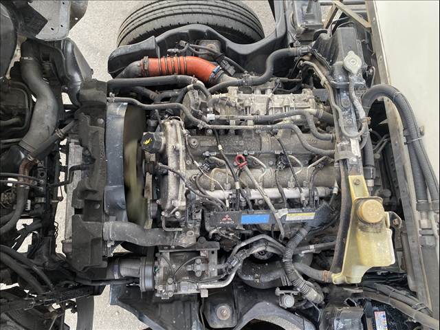 Mitsubishi Fuso Canter 9