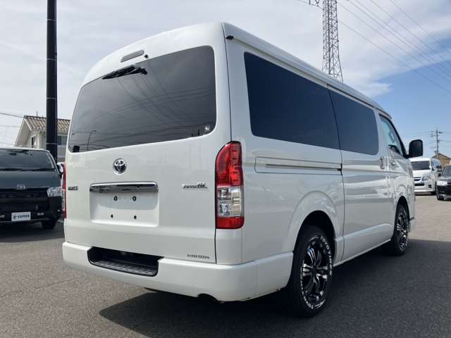 Toyota Hiace Van 11