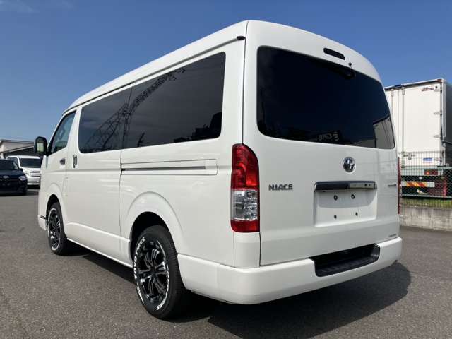 Toyota Hiace Van 12