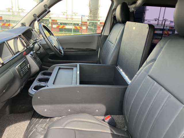 Toyota Hiace Van 3