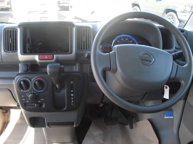 Nissan NV100 Clipper 10