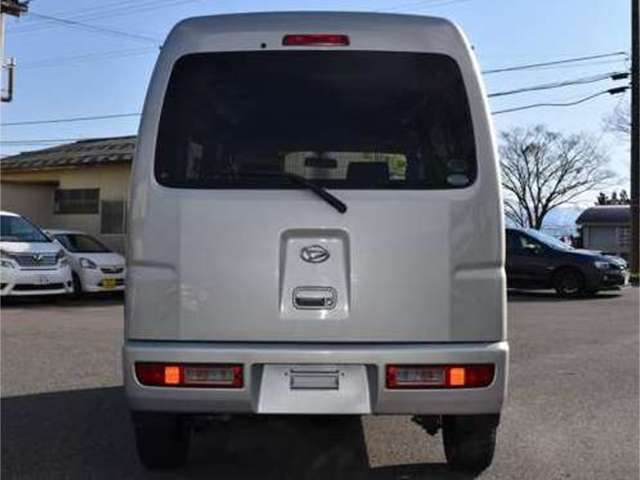 Daihatsu Hijet Cargo 7