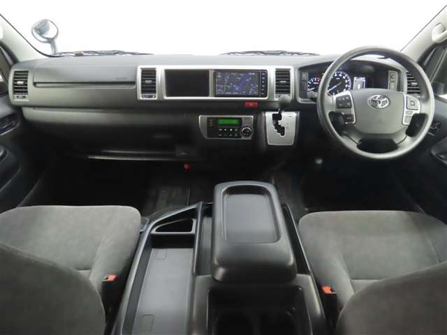 Toyota Hiace 4