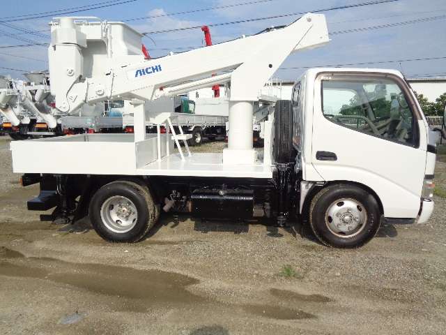 Hino Dutro 3