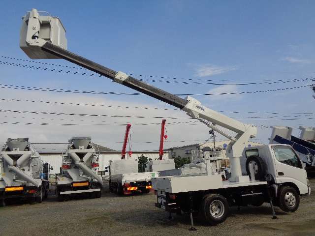 Hino Dutro 9