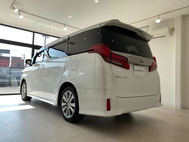 Toyota Alphard 2