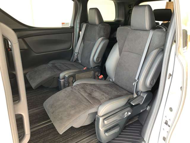 Toyota Alphard 3