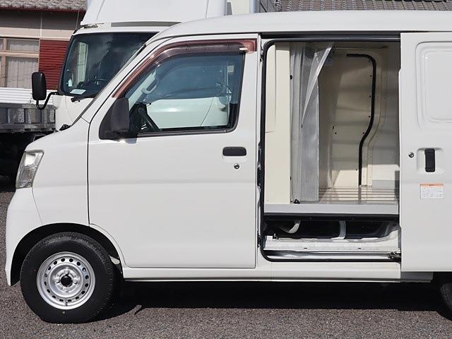 Daihatsu Hijet Cargo 11