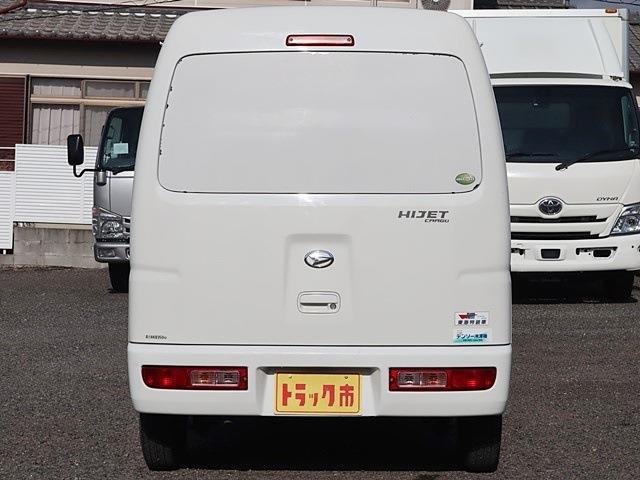 Daihatsu Hijet Cargo 6