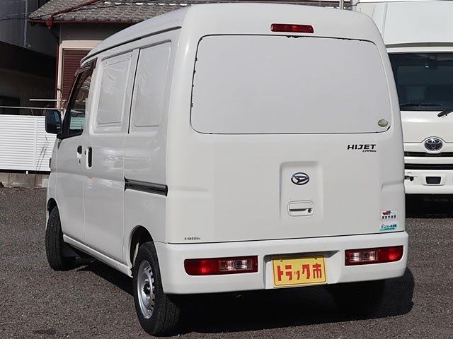 Daihatsu Hijet Cargo 7