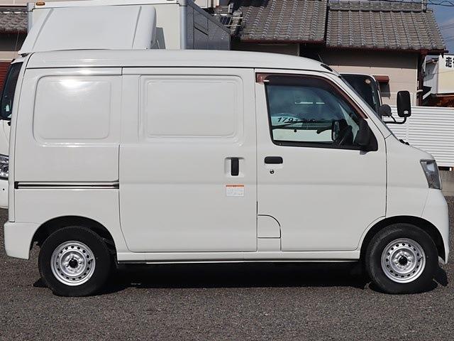 Daihatsu Hijet Cargo 8