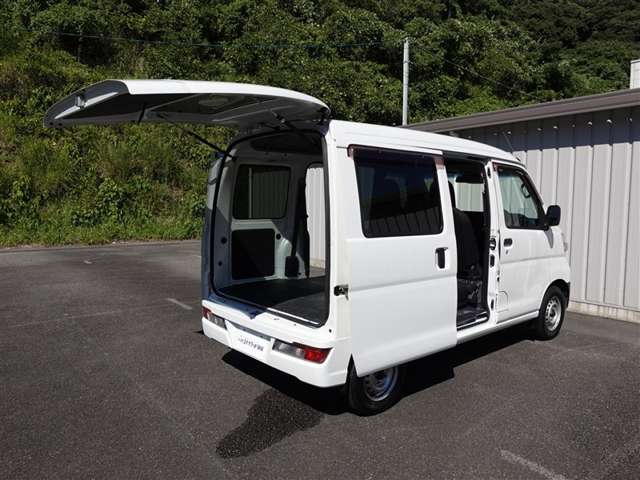 Daihatsu Hijet Cargo 7