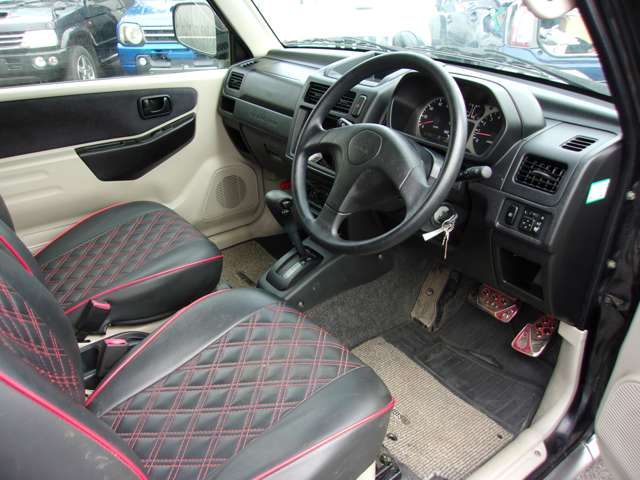 Mitsubishi Pajero Mini 12