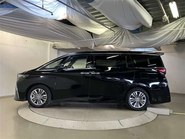 Toyota Alphard 4