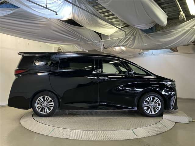 Toyota Alphard 5