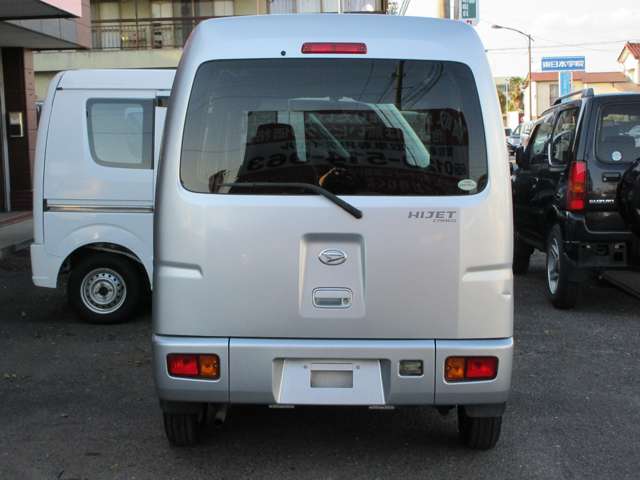 Daihatsu Hijet Cargo 6