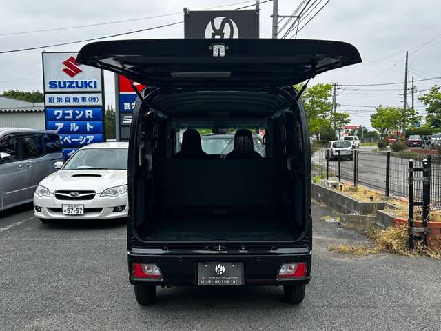 Daihatsu Hijet Cargo 11