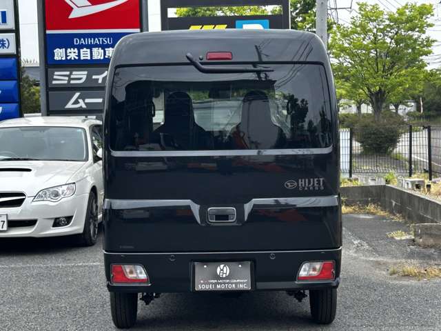 Daihatsu Hijet Cargo 12