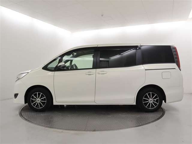 Toyota Noah 10