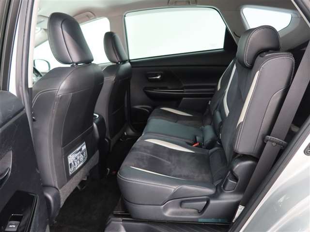Toyota Prius α 12