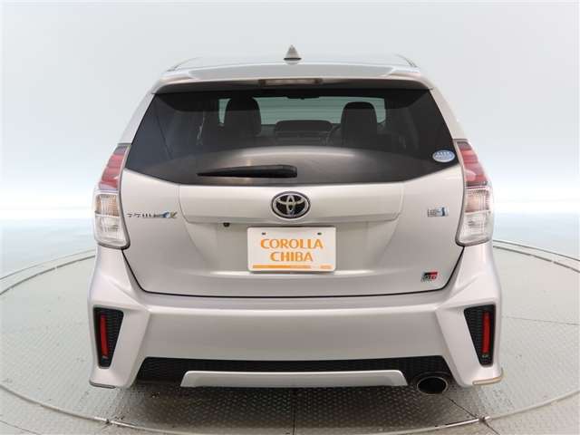 Toyota Prius α 4