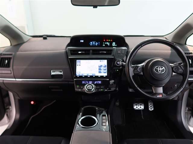 Toyota Prius α 8