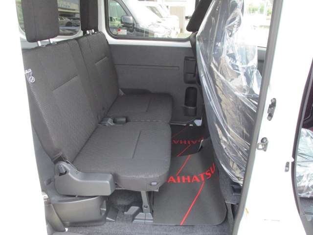 Daihatsu Hijet Cargo 11