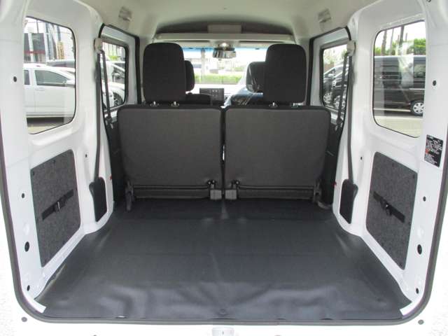 Daihatsu Hijet Cargo 12