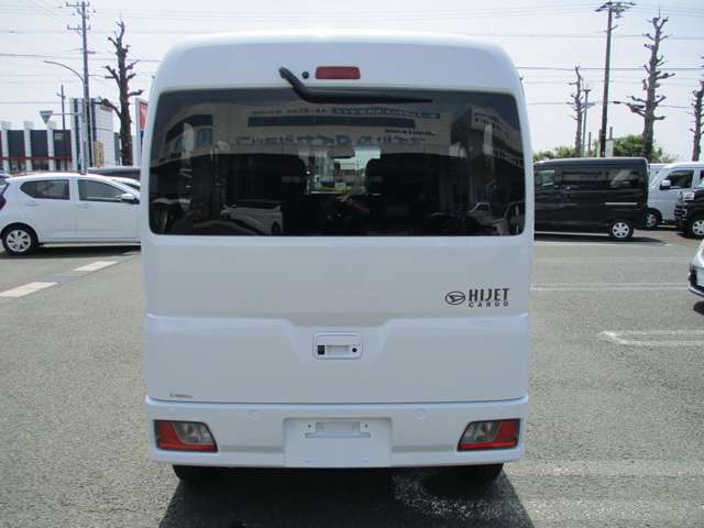 Daihatsu Hijet Cargo 6