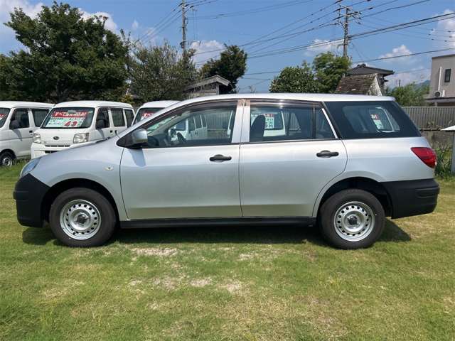 Nissan AD 5
