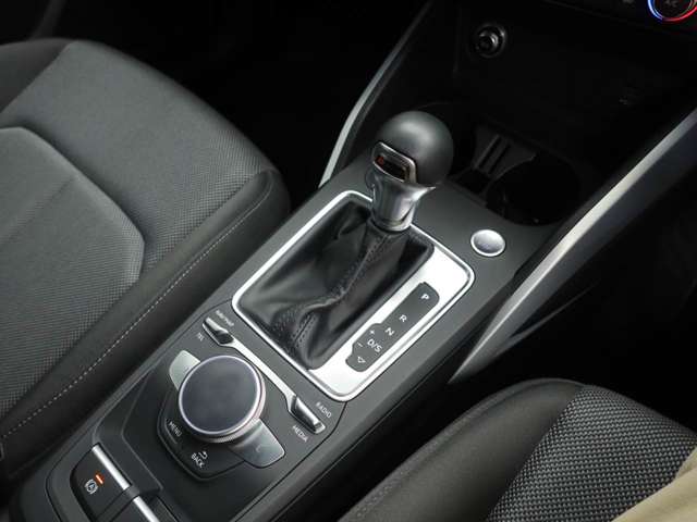 Audi Q2 12