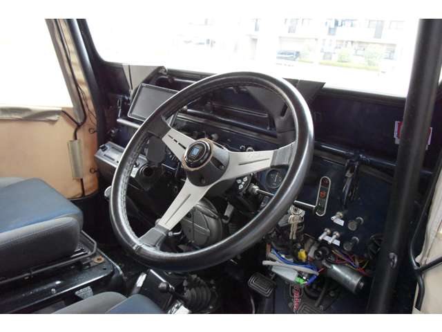 Mitsubishi Jeep 11