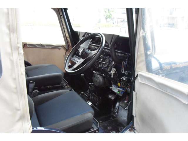 Mitsubishi Jeep 12