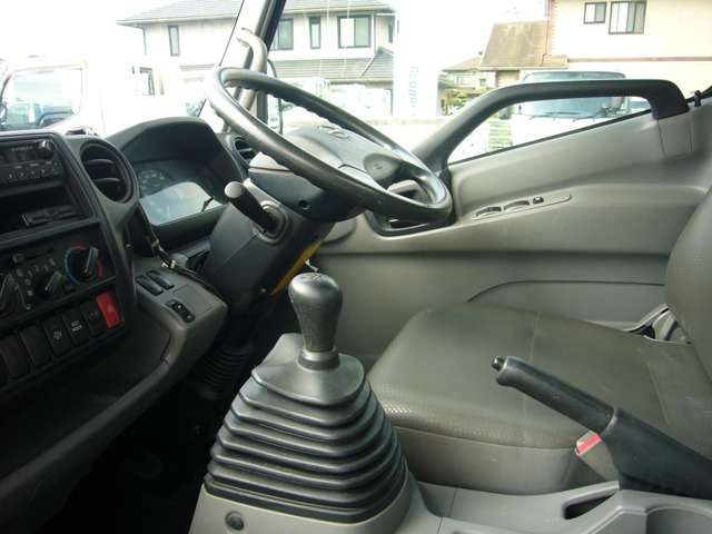 Hino Dutro 5