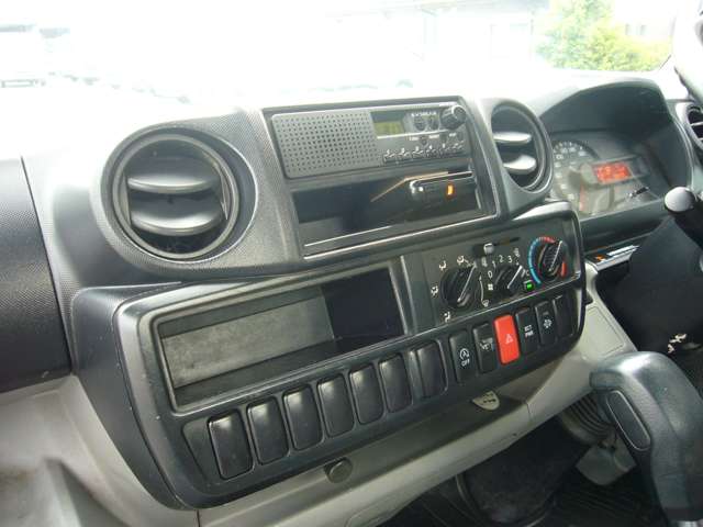 Hino Dutro 4