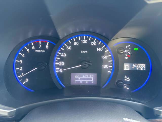 Nissan Elgrand 6