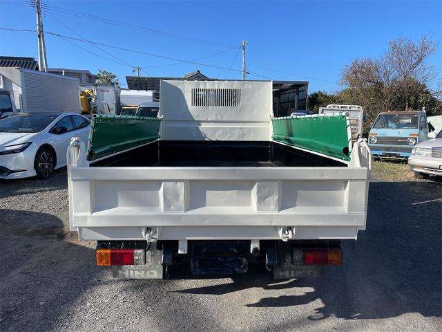 Hino Dutro 3