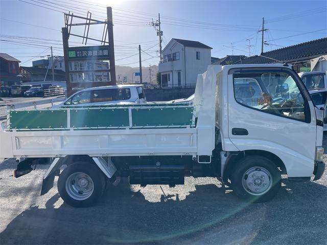 Hino Dutro 4