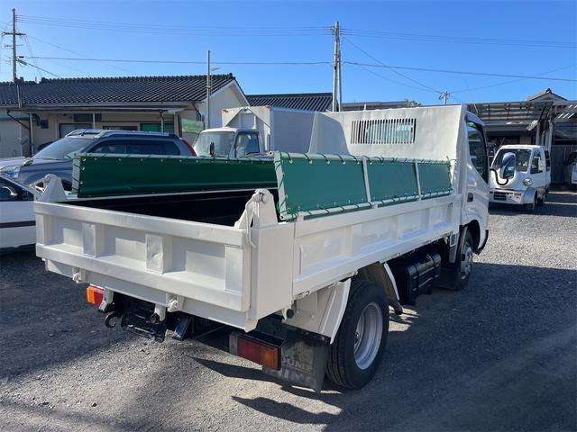 Hino Dutro 8