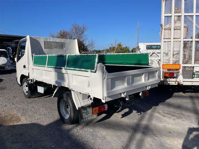 Hino Dutro 9