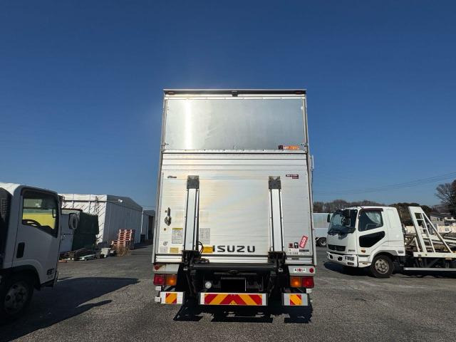 Isuzu Forward 12
