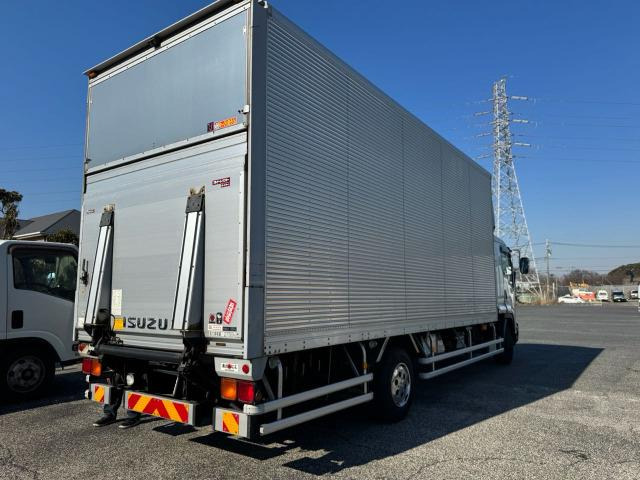 Isuzu Forward 2