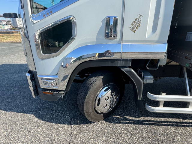 Isuzu Forward 9