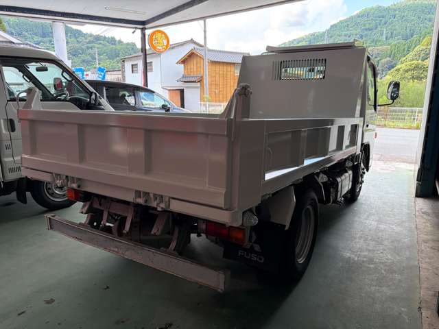 Mitsubishi Fuso Canter 2