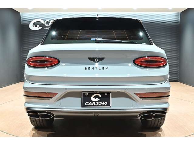 Bentley Bentayga 7